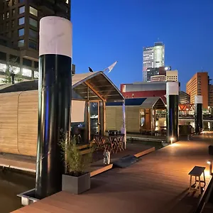 https://wikkelboat-nr2-at-floating-rotterdam-rijnhaven.thehaguehotels.net